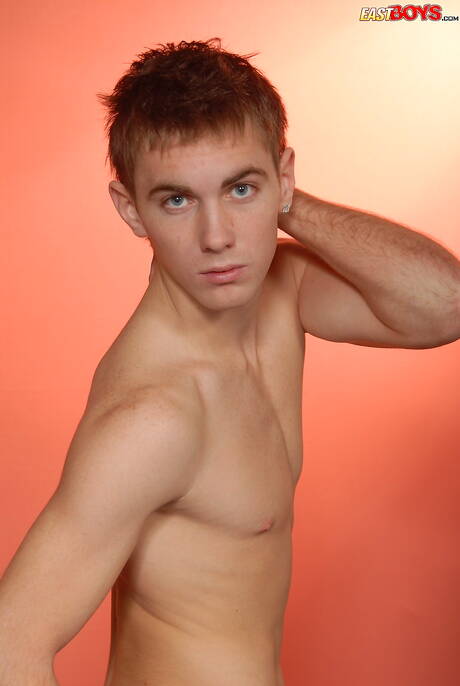 Young Jurgen get naked and showing his butt