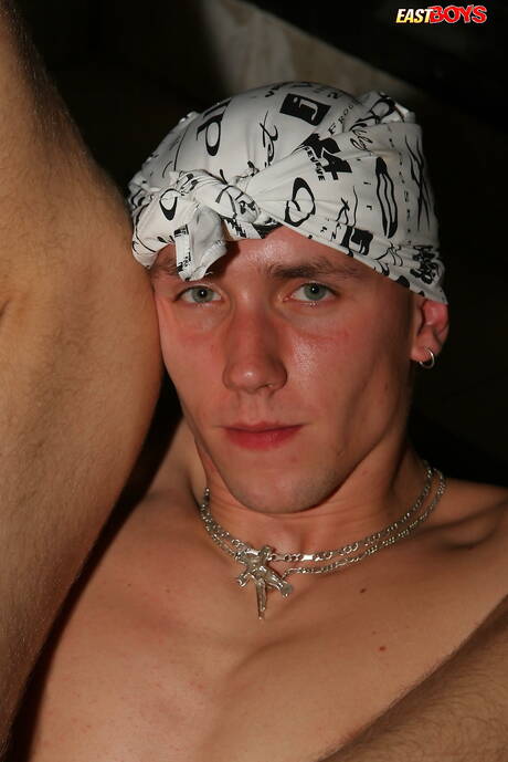 美少年Roberto展現完美身材