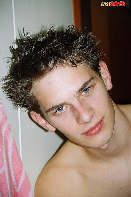 Young dude Robbie get naked and showing nice ass in bathroom