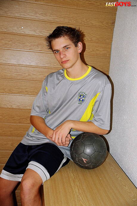 East Boys: Twink Robbie posing nude and showing hot ass