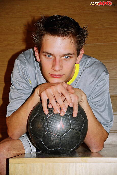 Twink Robbie posing nude and showing hot ass