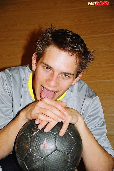 Twink Robbie posing nude and showing hot ass