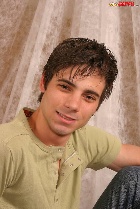 年輕的里克展現了美麗的身材