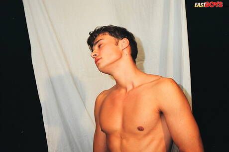 East Boys: Young dude Ricardo shows a perfect body