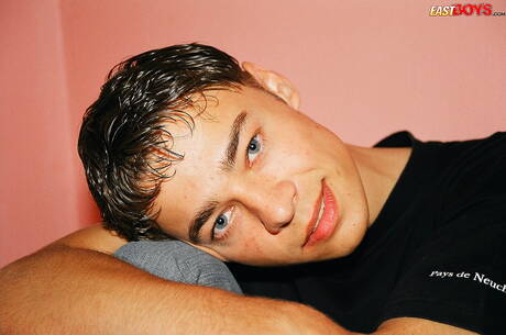 Il giovane Ricardo mostra un corpo perfetto