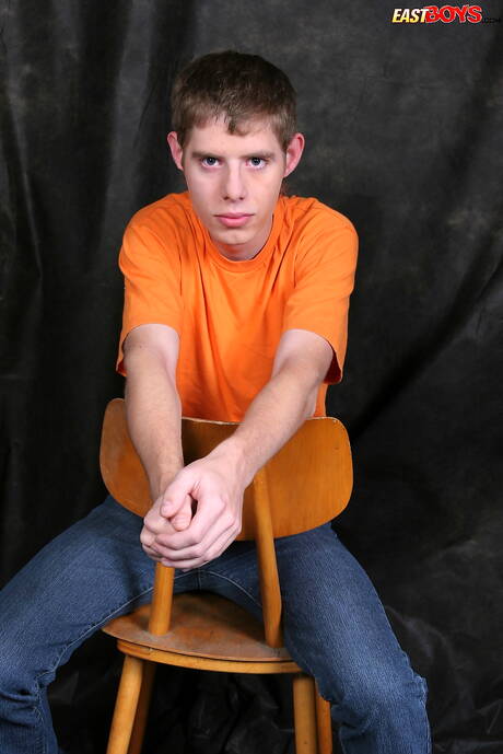 Pretty boy Zadok shows a perfect body