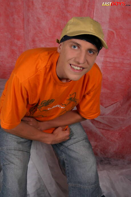 Twink Radim wichst seinen Schwanz