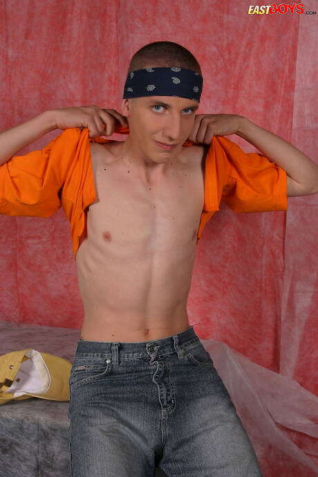 Twink Radim wichst seinen Schwanz