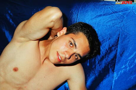 Młody Piotr pokazuje idealne ciało