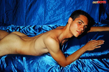 Młody Piotr pokazuje idealne ciało