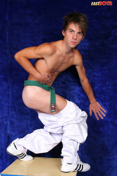 Young dude Vester posing nude and showing nice ass