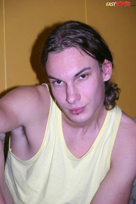 Twink Venda posa nudo