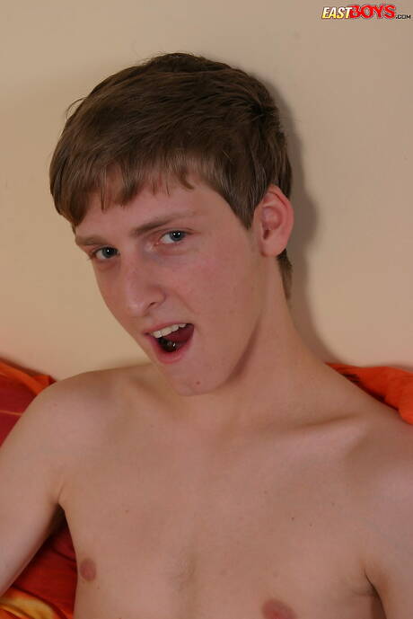 Young dude Jirik posing naked and showing tight ass