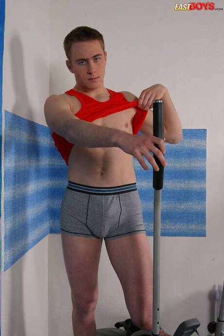 Hunk Jerzy posiert nackt