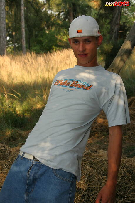 年輕男孩 Jeff 在戶外手淫