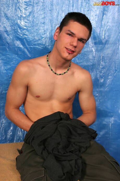 年輕的哈維爾展現出美麗的身材