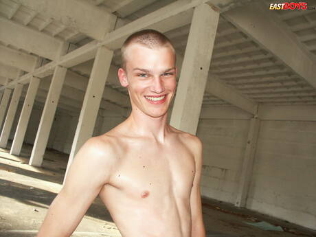 East Boys: Young dude Jakob get naked and showing hot ass outdoor