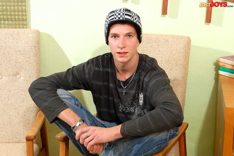 Hot twink Nathaniel playing with cock