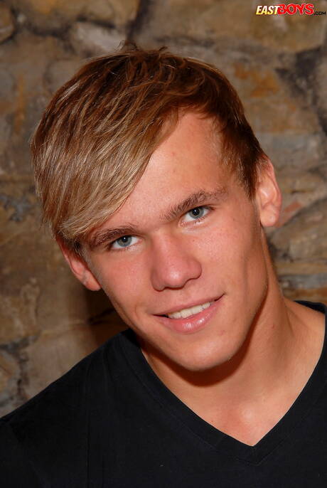 Beefcake Brody shows a beautiful body