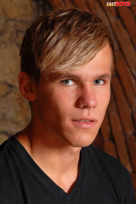 Beefcake Brody shows a beautiful body