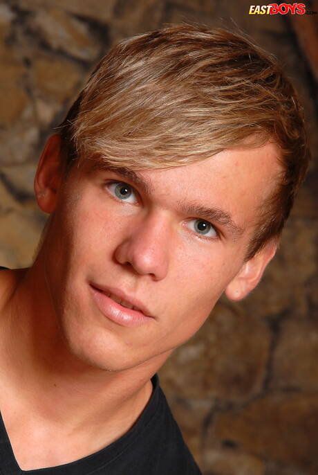 Beefcake Brody shows a beautiful body