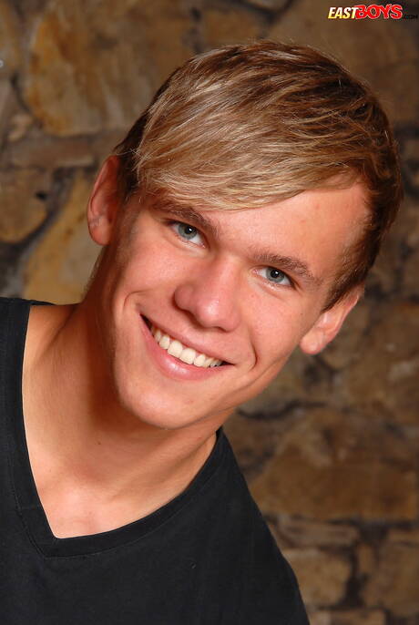 Beefcake Brody shows a beautiful body