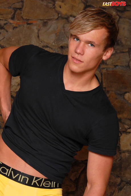 Beefcake Brody shows a beautiful body