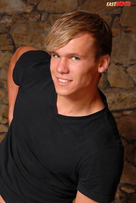 Beefcake Brody shows a beautiful body