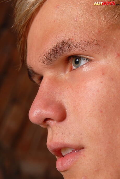 Beefcake Brody shows a beautiful body