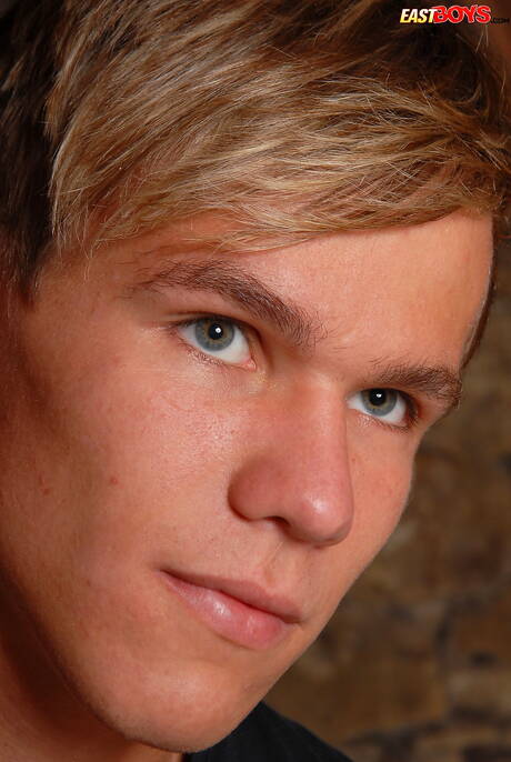 East Boys: Beefcake Brody shows a beautiful body