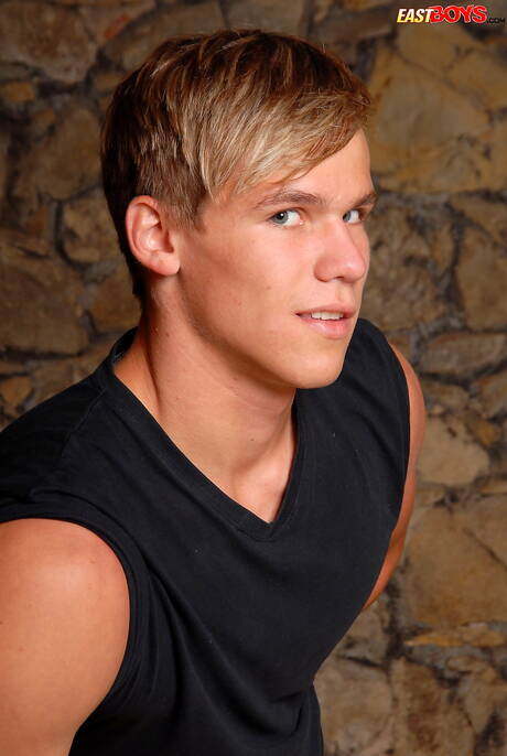 Beefcake Brody shows a beautiful body