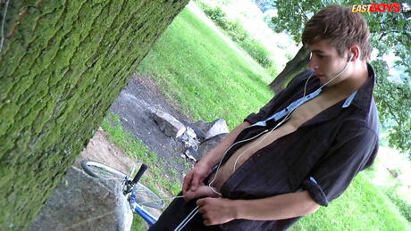 East Boys: Beautiful boy Brad shows a perfect body after beach walking
