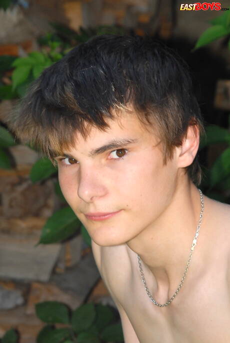 Czech young dude Bill Williams wanking outdoor