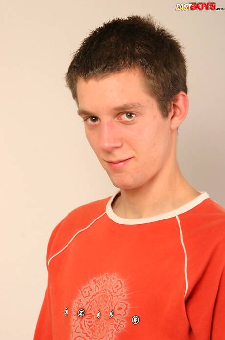 O gostoso Gabriel provocando seu pau