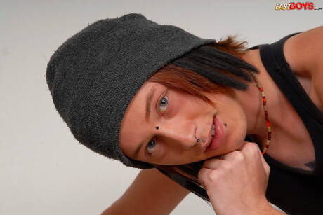 Twink Aiden 裸體擺造型