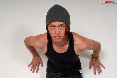 Twink Aiden 裸體擺造型