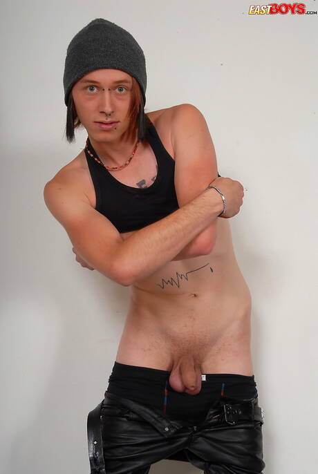 Twink Aiden 裸體擺造型