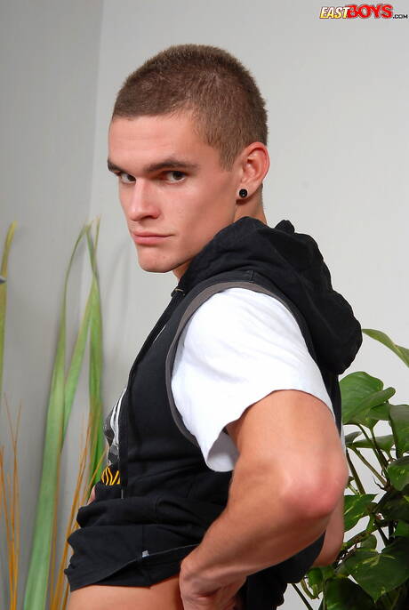 Tough guy Shane Barrett get naked and showing his butt