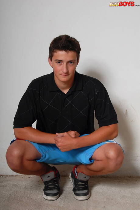 Hübscher Junge Trey posiert nackt