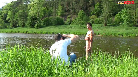 Hot twink Gino jack off his dick after beach walk