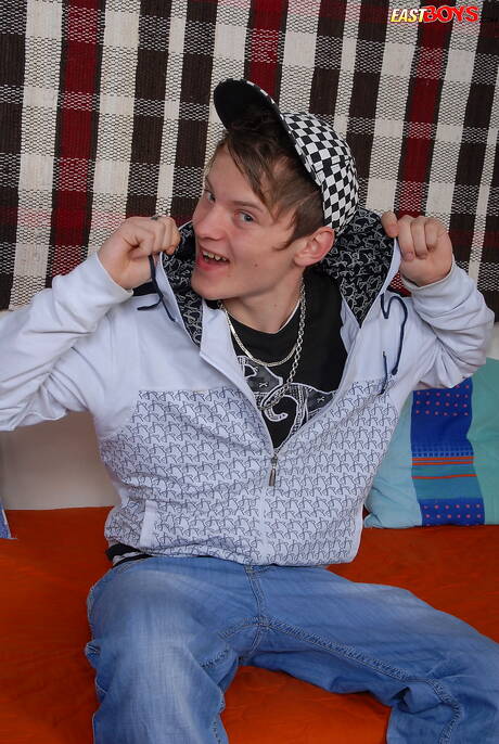 捷克年輕帥哥 Johan Koco 裸體擺造型