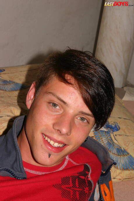 Czech husky guy Thomas Dyk posing naked and showing nice ass