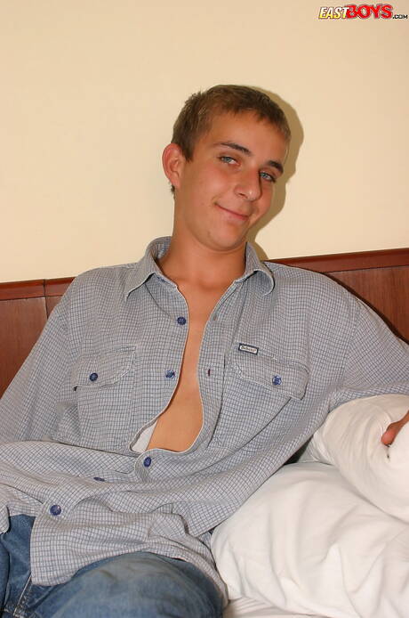 Hot twink Vsemil undressing and showing hot butt in shower