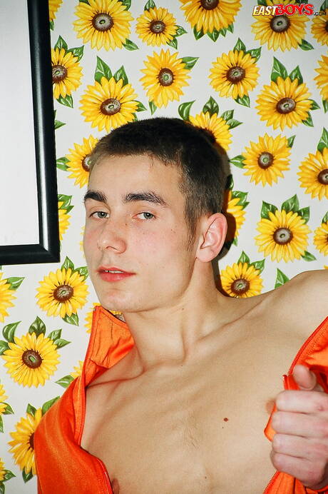 Der junge Terry wichst seinen Schwanz