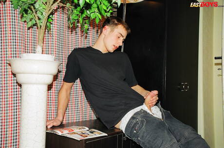 小男孩特里手淫