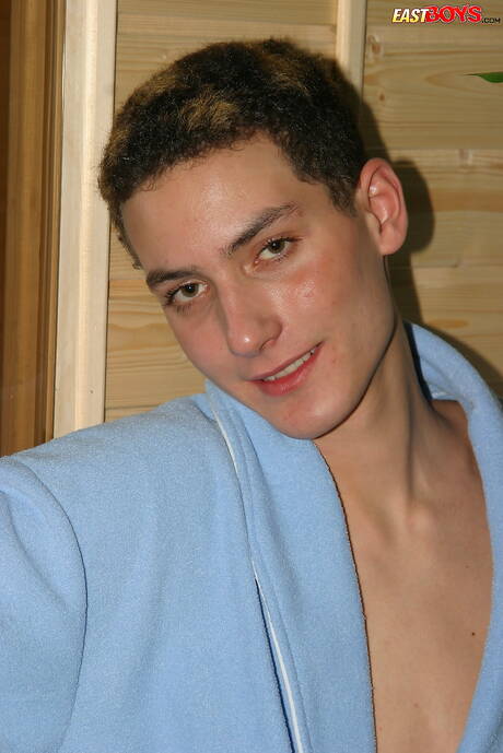 Il ragazzo sexy Stepan si masturba