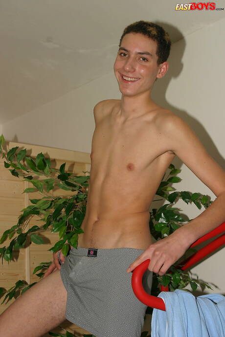 Il ragazzo sexy Stepan si masturba