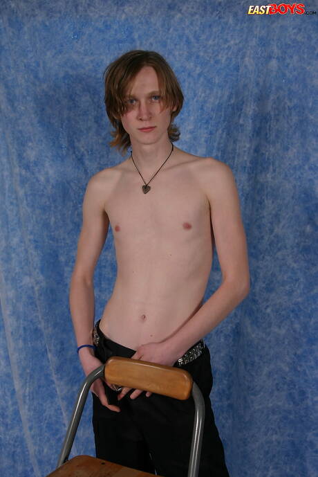 Der tschechische Twink Carl Draper und der kleine Junge Stas posieren nackt