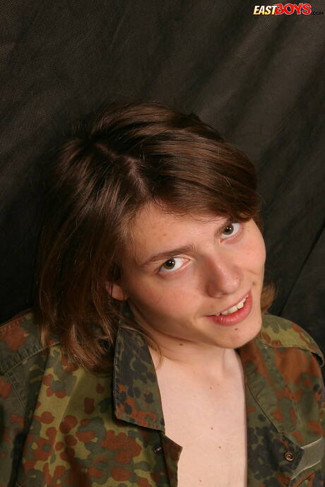 East Boys: Pretty boy Matt and hot twink Simon shows a perfect body