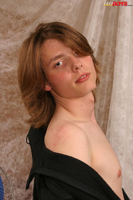 性感小鮮肉馬特和年輕小西蒙展現完美身材